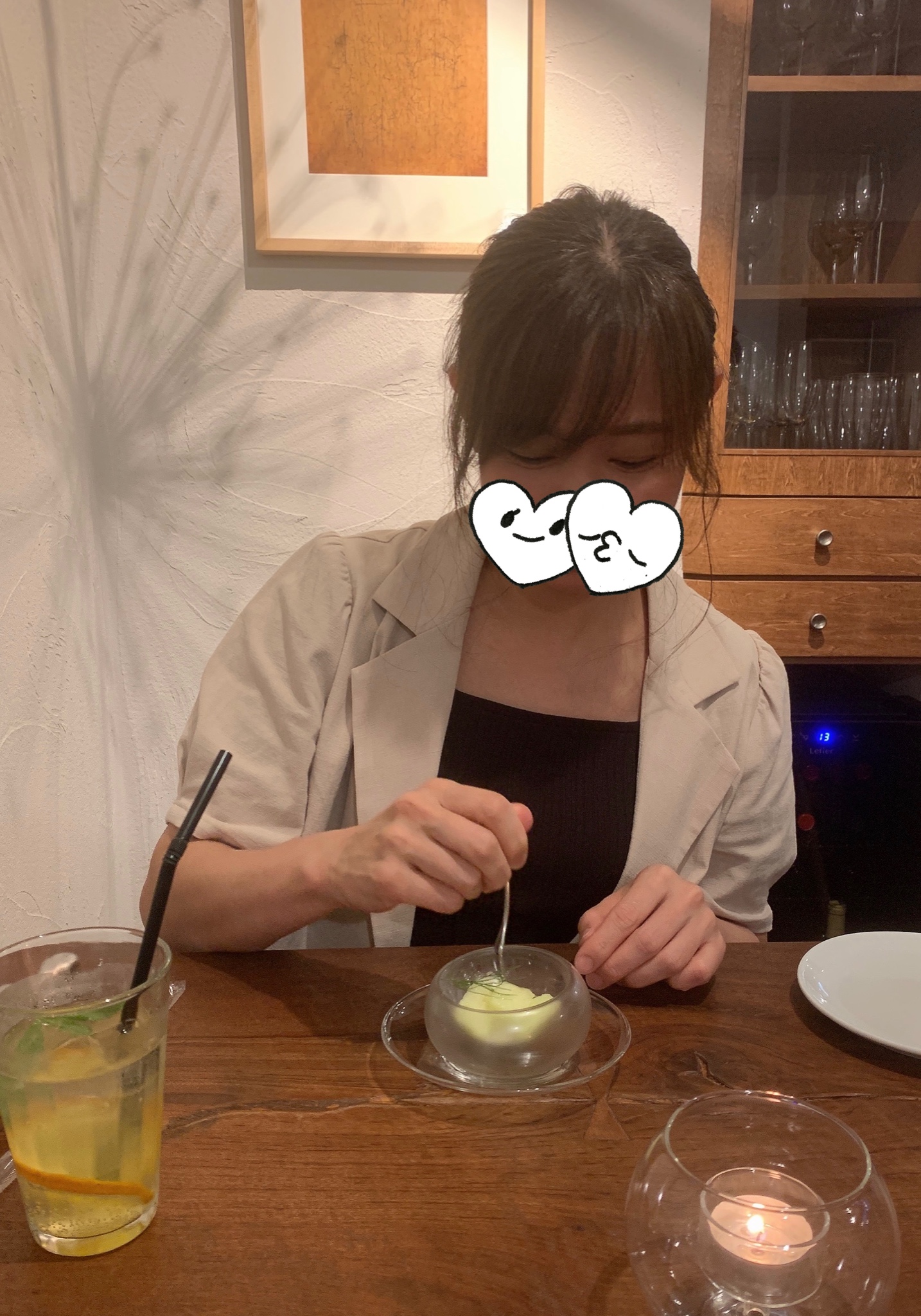 食べる女性